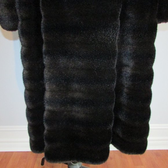 VINTAGE Faux Fur Long Winter Coat - Picture 9 of 16